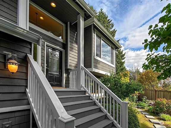 3rd image of 10527 Densmore Avenue N
