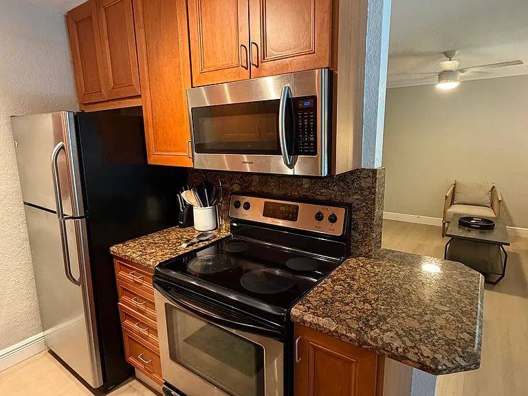 1460 NE 18th St #211 — Photo 13