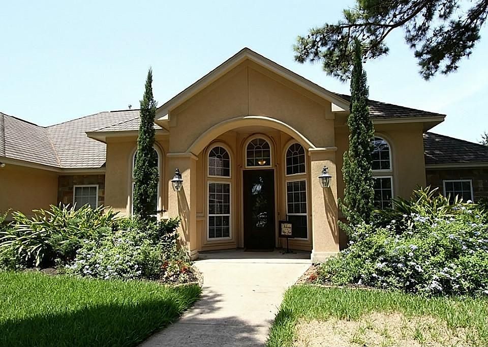 Stucco Construction on Half Acre!