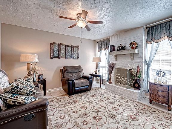 4th image of 3012 Bee Cave Dr