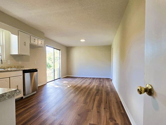 5th image of 8248 Oxford Dr