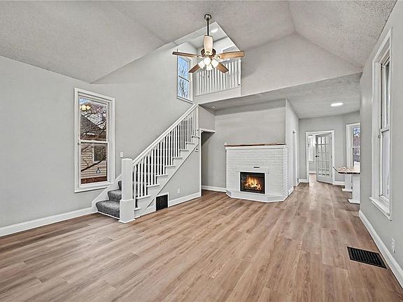 3rd image of 401 S Noyes Blvd
