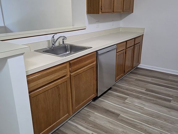 4th image of 1100 Quaker Hill Dr APT 127