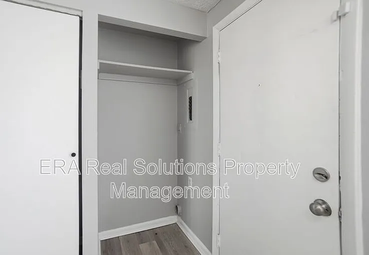281 S Napoleon Ave #B — Photo 17