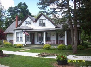 823 6th St, Carrollton, IL 62016