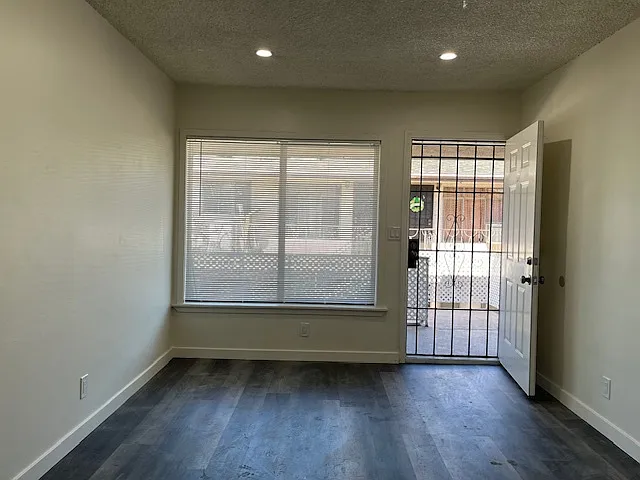 10718 Crenshaw Blvd #4 — Photo 3