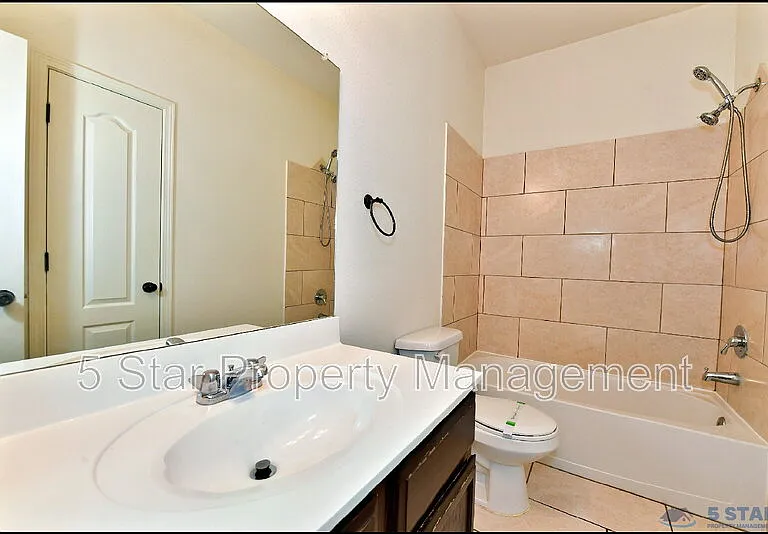 13136 Wellington Dr — Photo 30