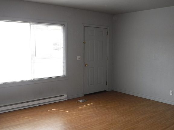 4th image of 735 SW Glacier Ave Unit 735