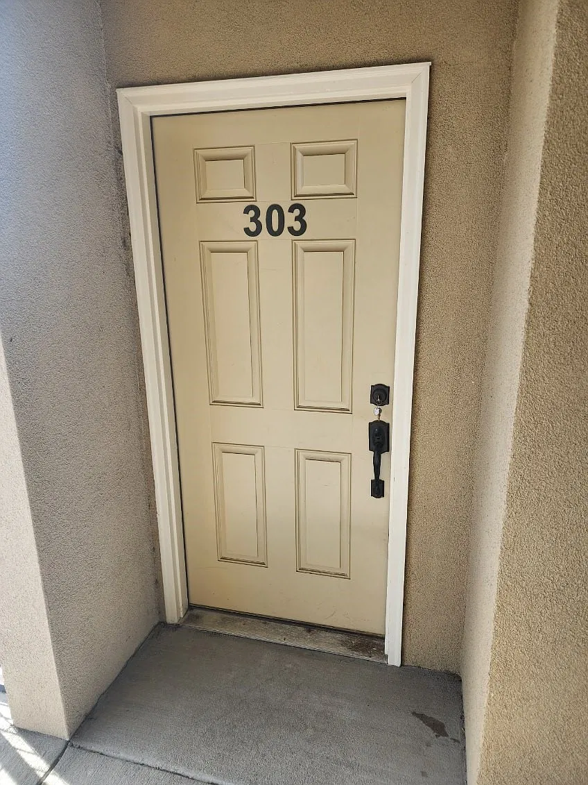 430 W Pikes Peak Ave — Photo 1