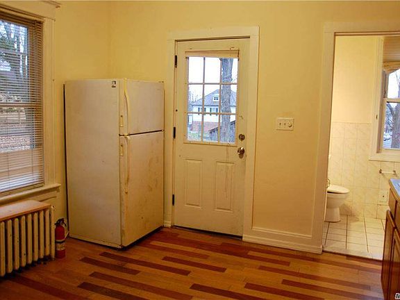 4th image of 17 Crescent Dr Floor 1