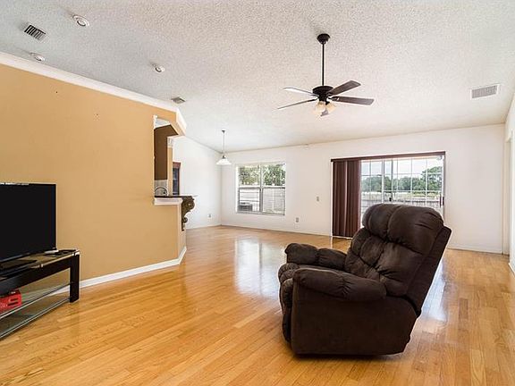 4th image of 9321 Crandon Ln