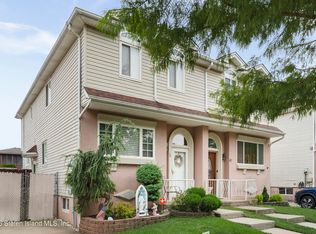78 Kennington St, Staten Island, NY 10308