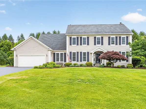 24 Wenham Ln, Pittsford, NY 14534