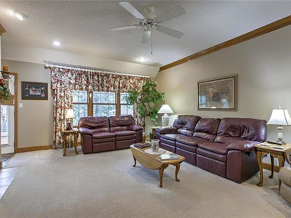 Living room w/ Gas FP