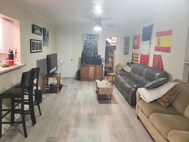 807 Evelyn Ct — Photo 6