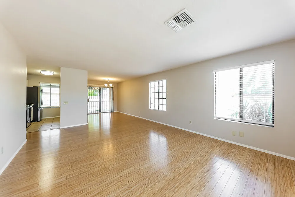3 bed, 2.0 bath, 1200 sqft, $1,965 — Photo 4