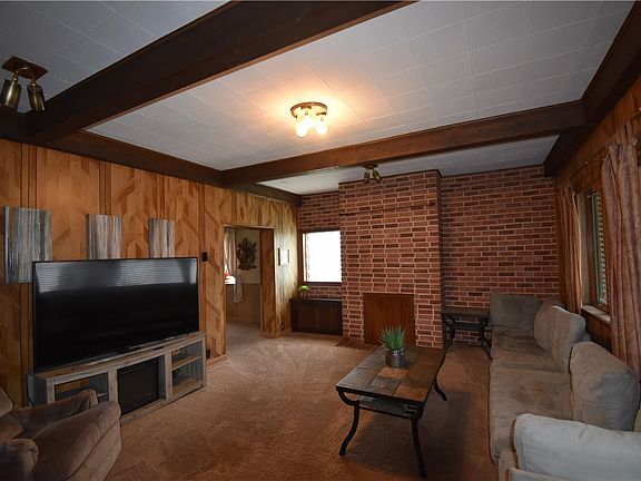 4th image of 128 Hartrey St