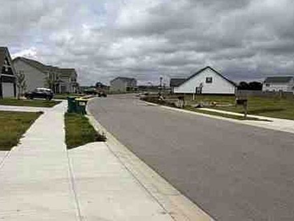 Exterior Neighborhood (street photo)