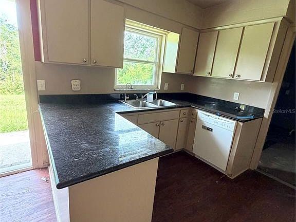 3rd image of 175 Capella Rd