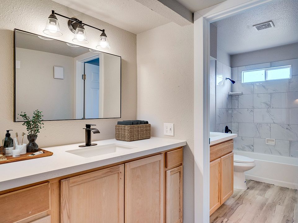 The Monica Apartments Bathroom