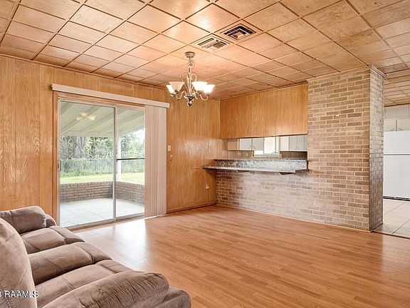 5th image of 120 Pembroke Ln
