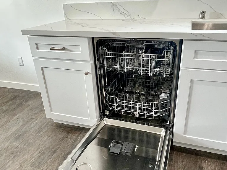 Kitchen dishwasher / rear unit