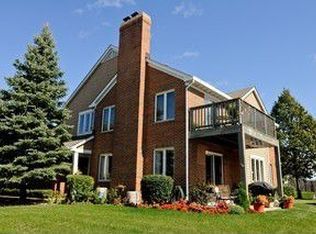 1611 Courtland Dr, Arlington Heights, IL 60004
