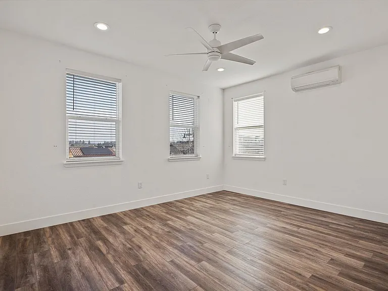 1802 Notre Dame Blvd — Photo 20