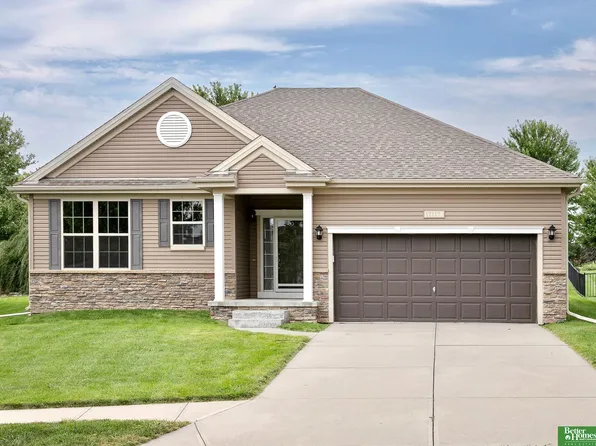 17117 Colony Dr, Omaha, NE 68136