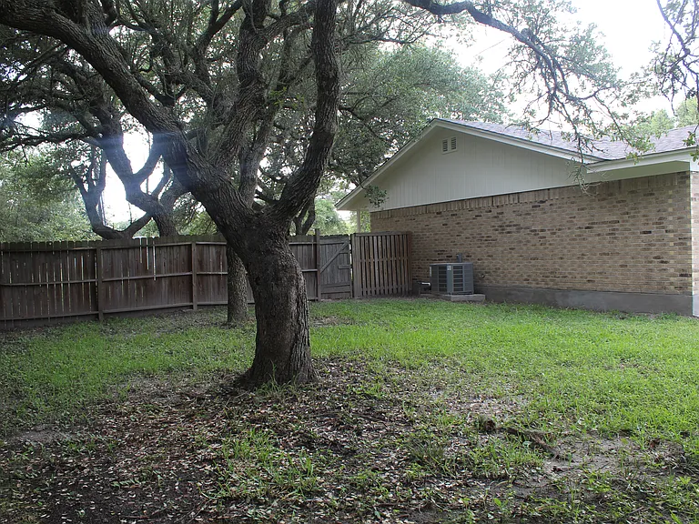 1414 N Live Oak St — Photo 32