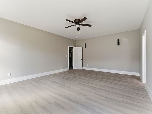 3rd image of 1409 NW Dr NW