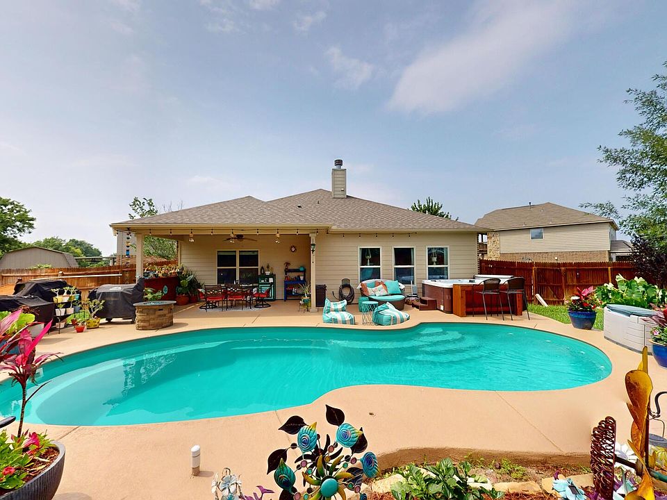 1st image of 688 Peacock Lane