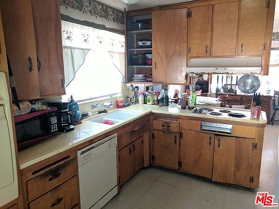 3rd image of 862 W Bonnie Brae Ct