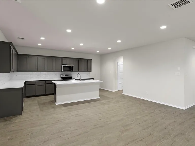 2112 Sesaro Dr — Photo 5