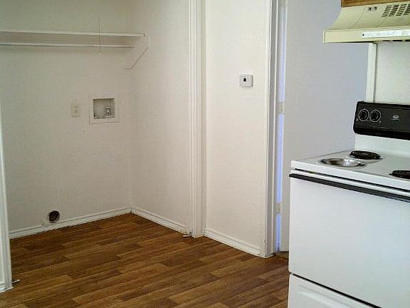 3rd image of 309 Kings Way Dr