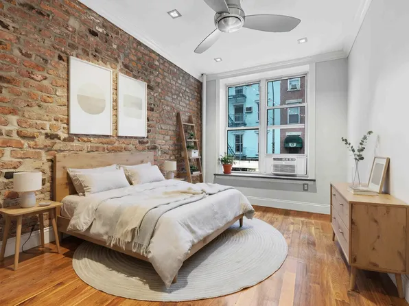 273 W 10th St APT 1FE, New York, NY 10014