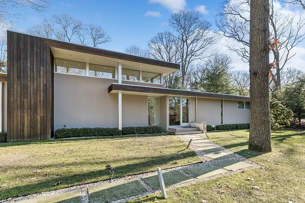 Sag Harbor Modern-Pool & Privacy-Available — Photo 2