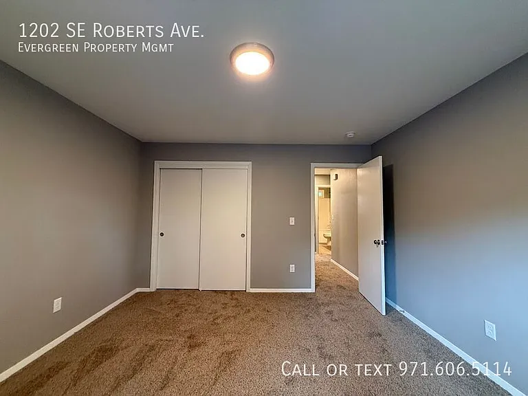 1202 SE Roberts Ave — Photo 18