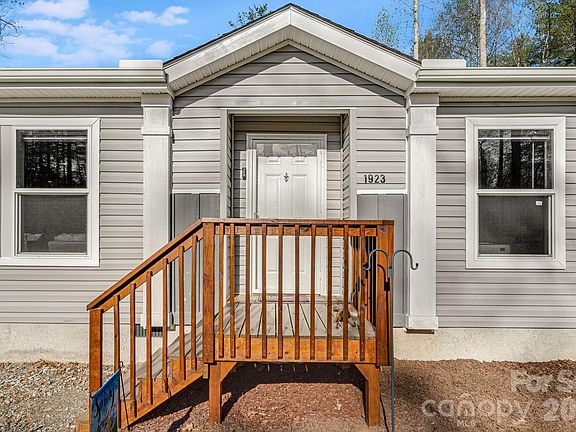 3rd image of 1923 Ridge Rd