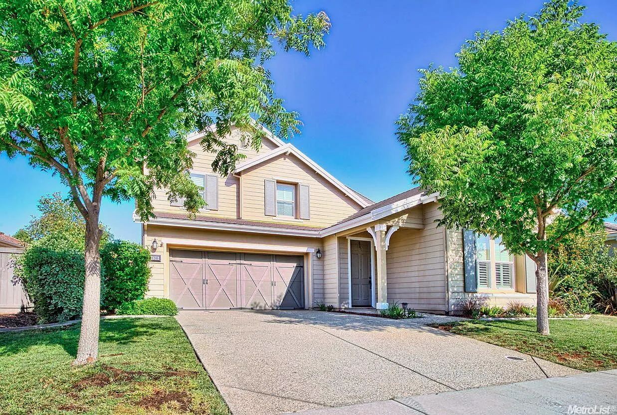 1246 Tiverton Ln photo 1
