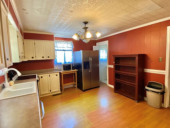 5th image of 210 W Furlow St