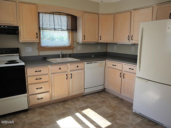 3rd image of 504 Grandview Pl S