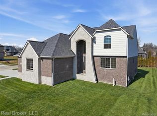 35689 Windridge Dr, New Baltimore, MI