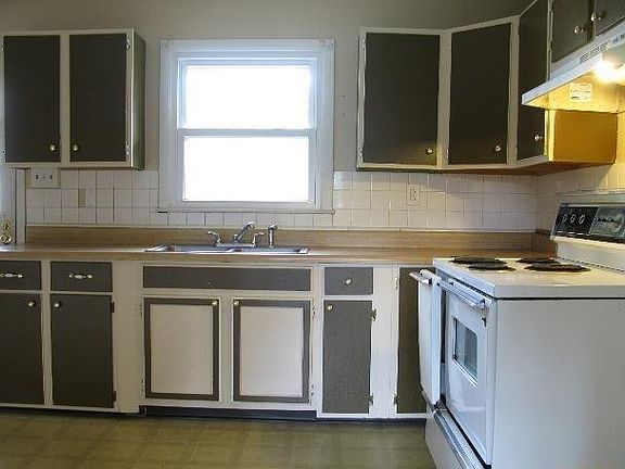 3rd image of 2483 Woodhill Dr