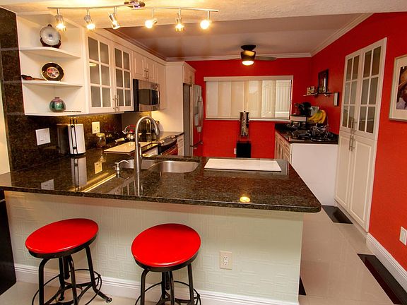 kitchen breakfast area