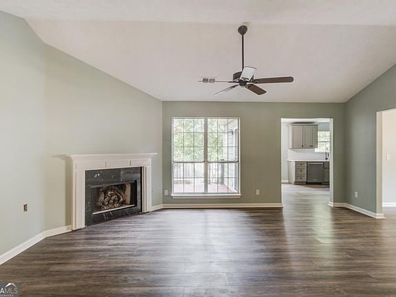 3rd image of 1448 Earlham Ln