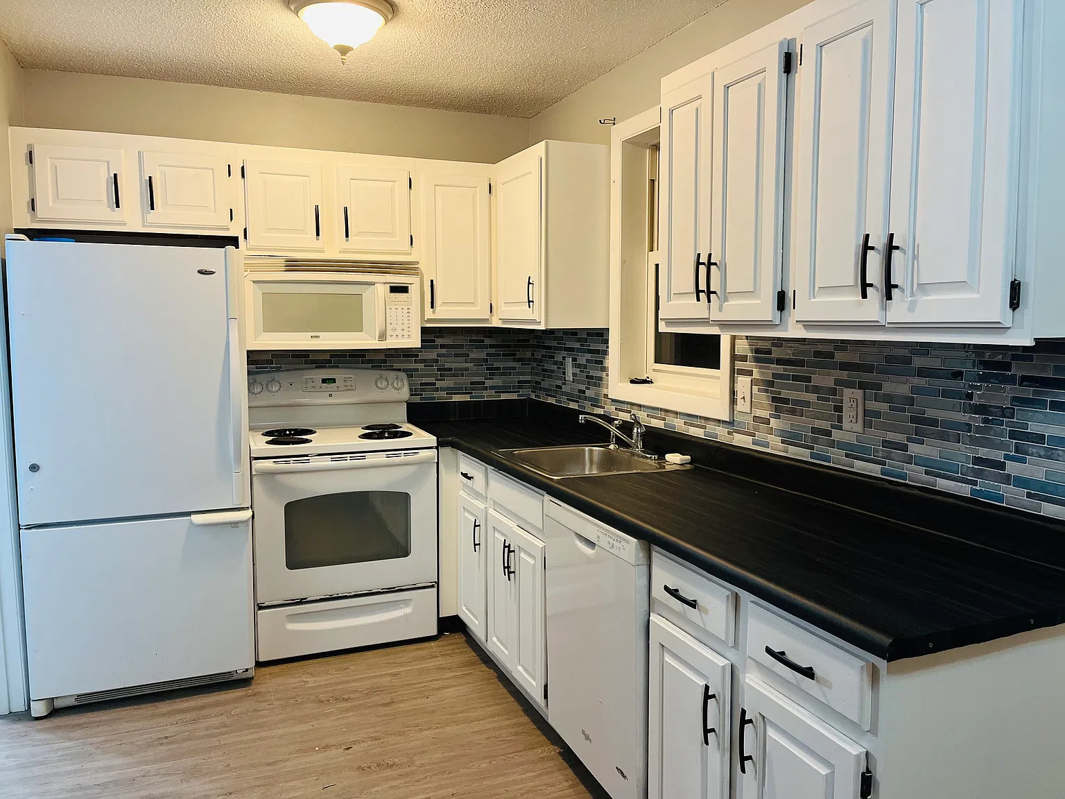 2 bed, 1.5 bath, 1008 sqft, $2,600 — Photo 4