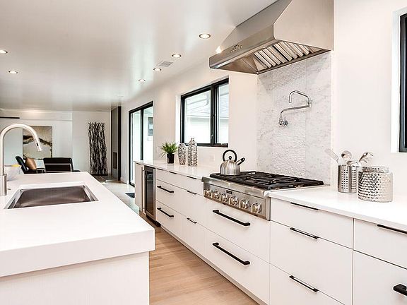 3rd image of 2520 E Alameda Cir