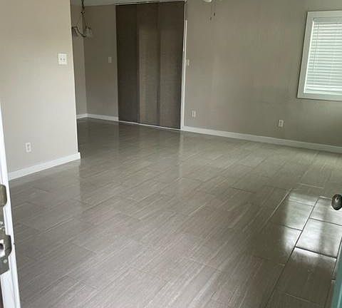 3rd image of 1807 Harbor Dr APT B