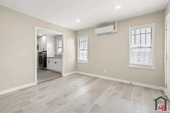 2 bed, 700 sqft, $2,800 — Photo 2